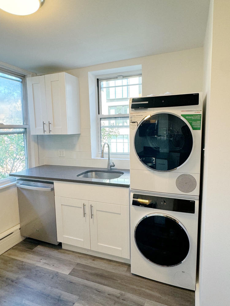 530 Driggs Avenue - Photo 1