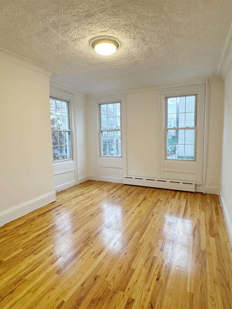 530 Driggs Avenue - Photo 0