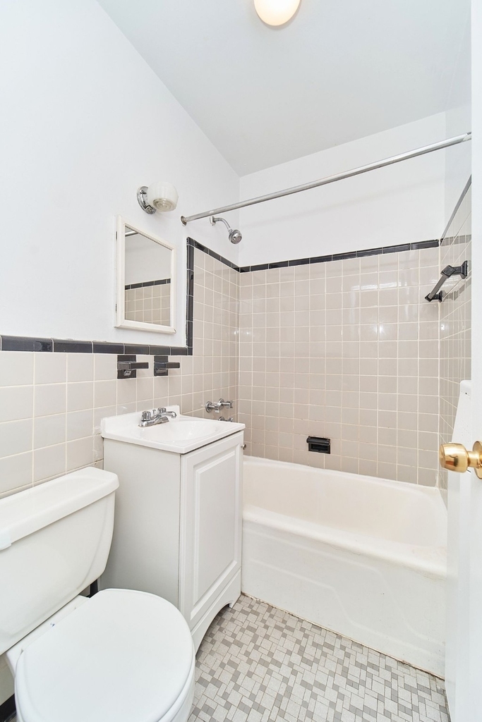 400 W 45th Street - Photo 8