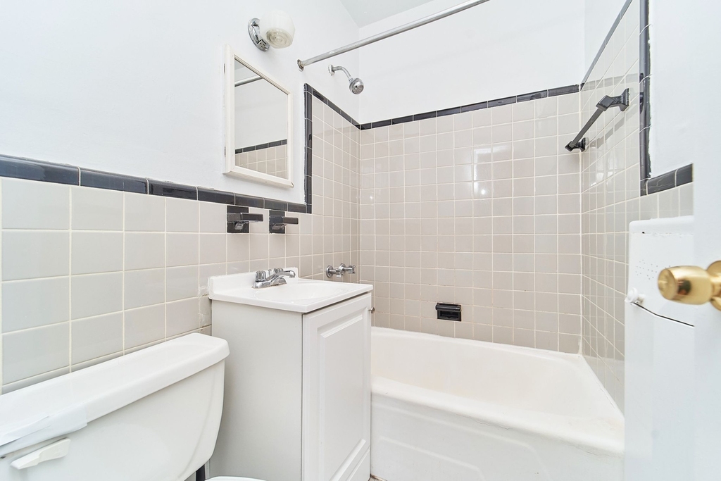400 W 45th Street - Photo 9