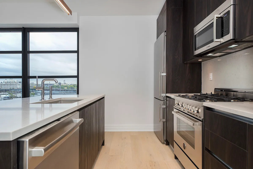 13-33 Jackson Avenue - Photo 2