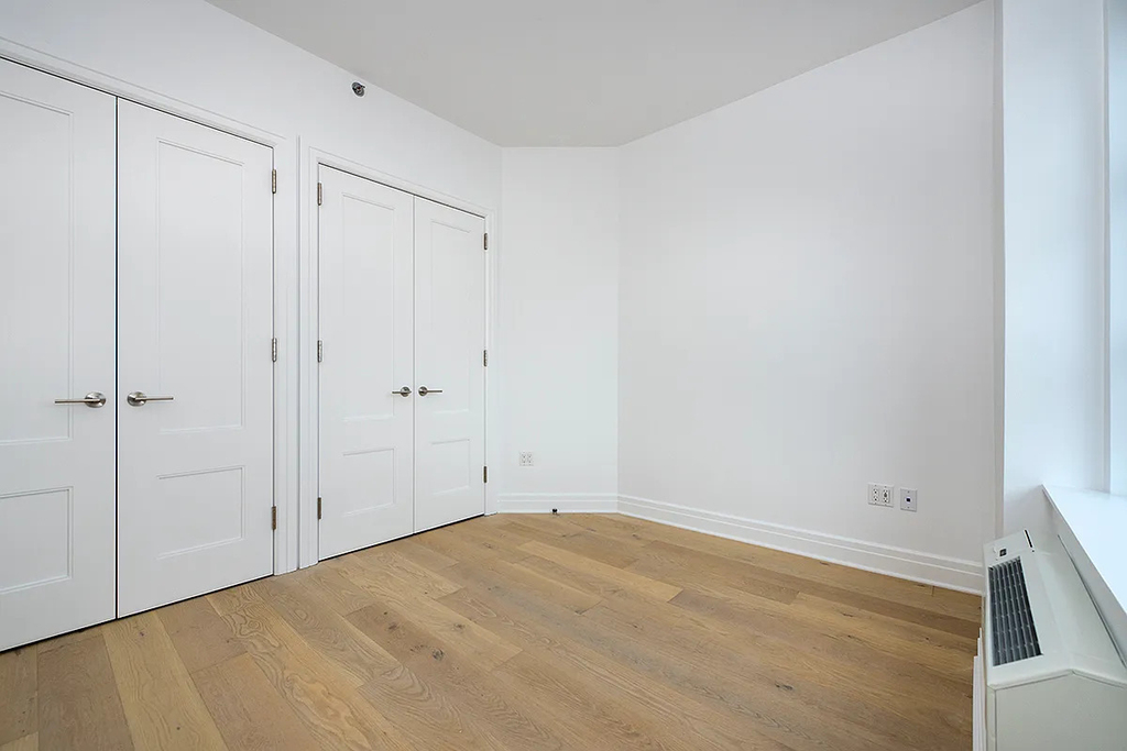 13-33 Jackson Avenue - Photo 5