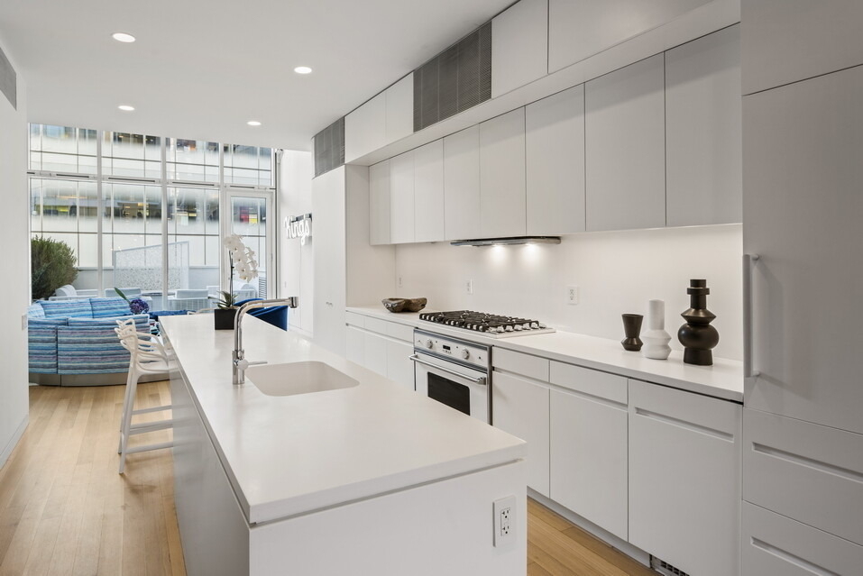 524 W 19th Street - Photo 2