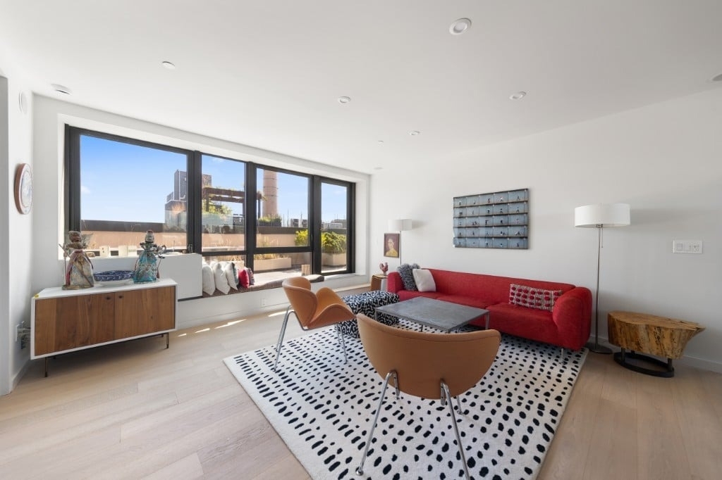70 Berry Street - Photo 2