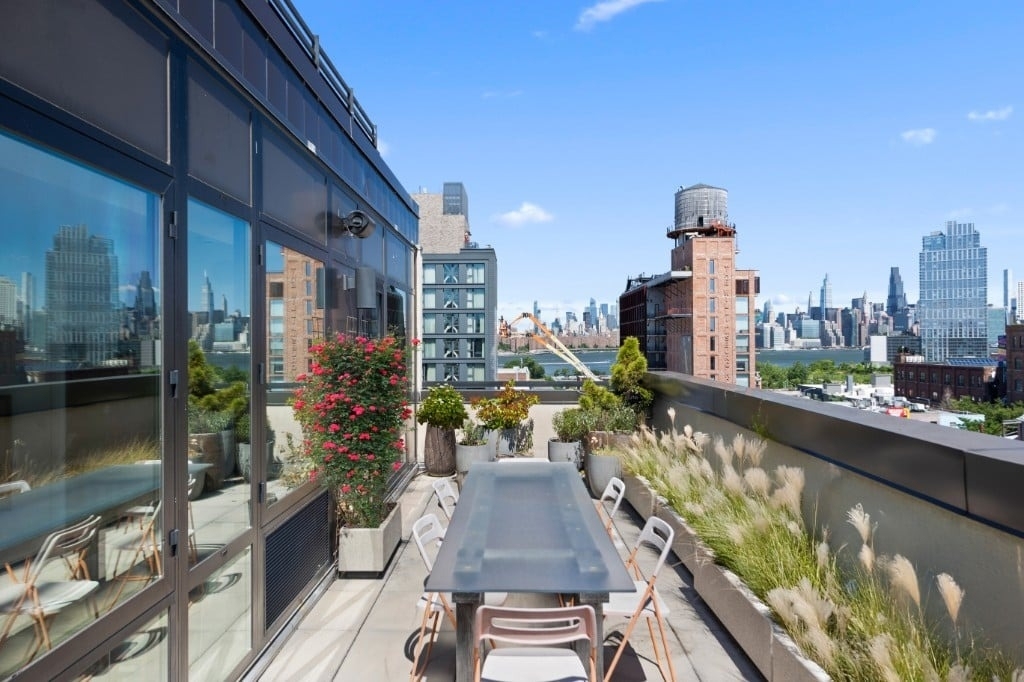 70 Berry Street - Photo 0