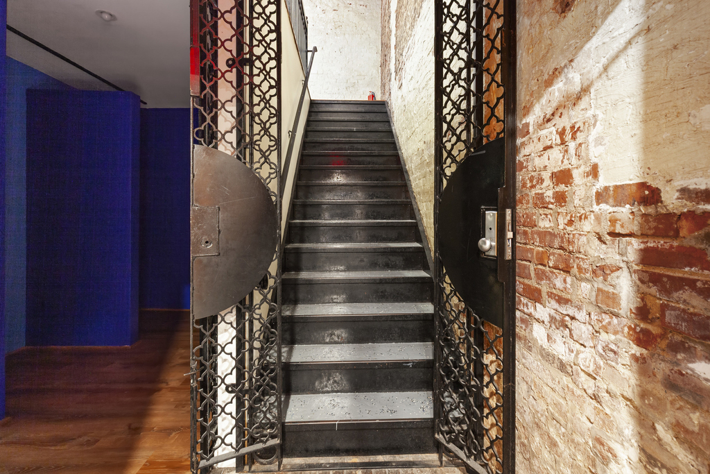 407 W 39th Street - Photo 4