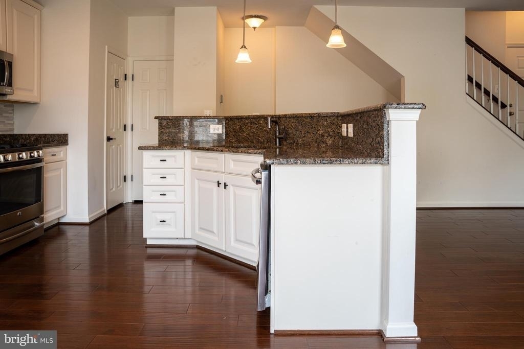 42243 Canary Grass Square - Photo 9