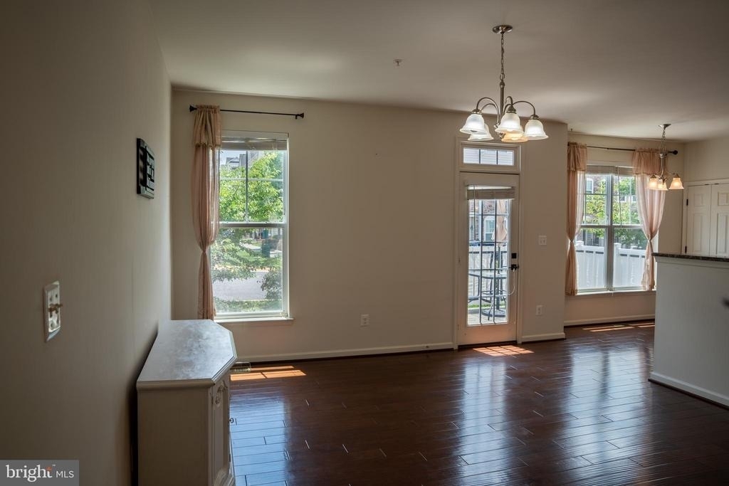 42243 Canary Grass Square - Photo 4