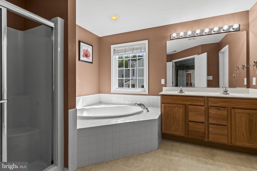 9533 Barbaras Way - Photo 32