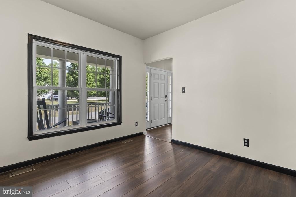 9533 Barbaras Way - Photo 7