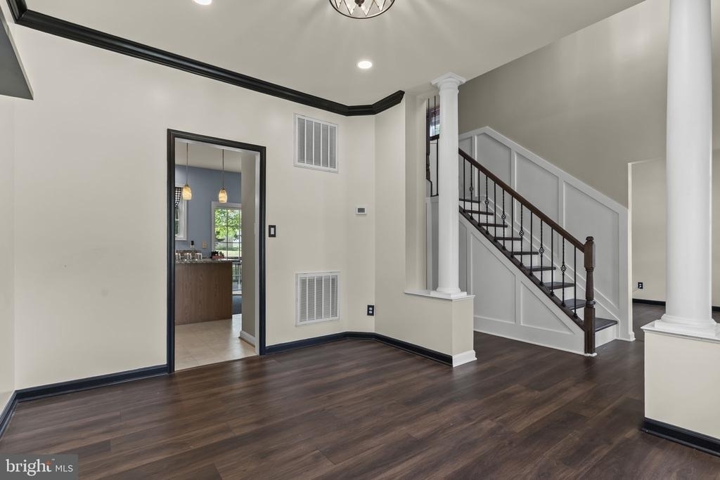 9533 Barbaras Way - Photo 4