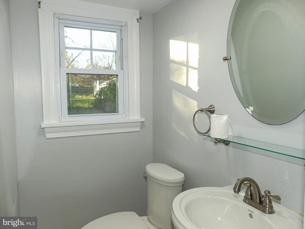 903 Crestview Drive - Photo 6