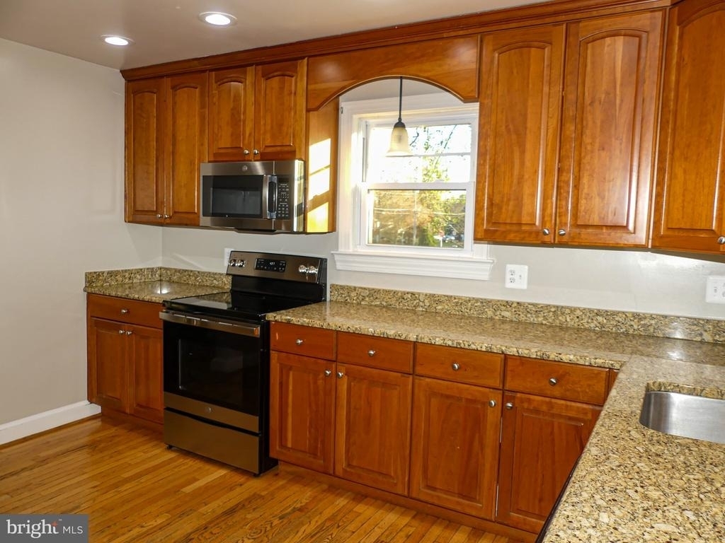 903 Crestview Drive - Photo 1