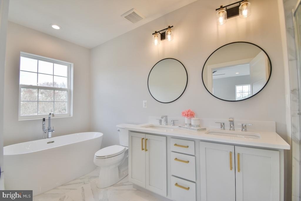 8276 Safarian Way - Photo 16