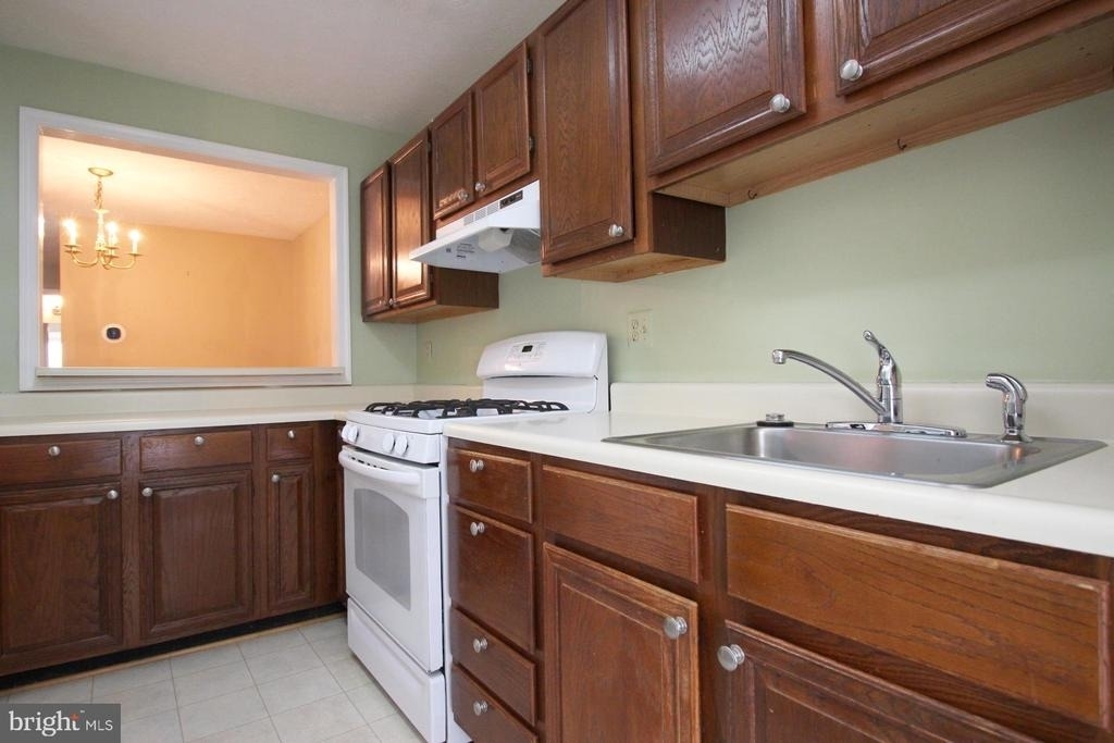 10118 Oakton Terrace Road - Photo 6