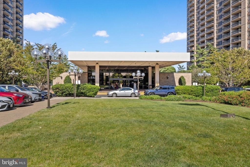 3701 S George Mason Drive - Photo 35