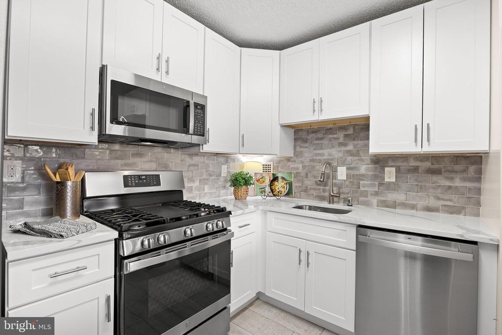 3701 S George Mason Drive - Photo 5
