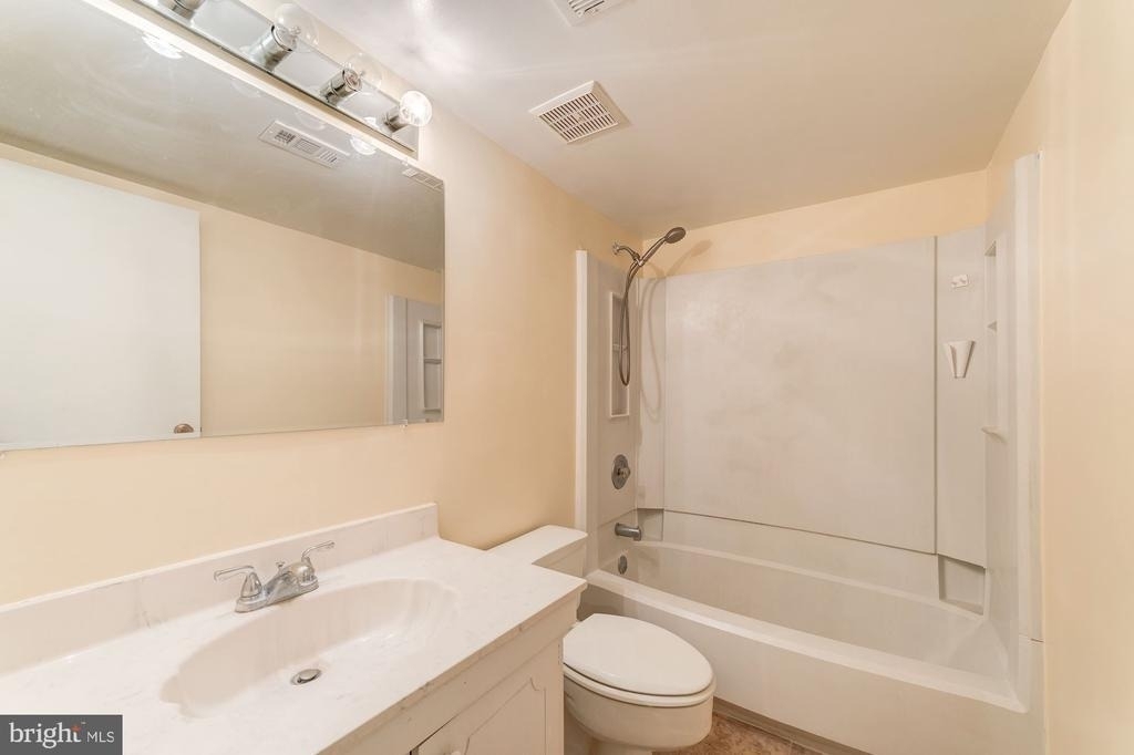 9705 Kings Crown Court - Photo 17