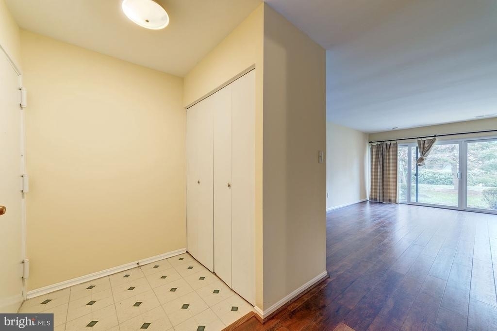 9705 Kings Crown Court - Photo 6