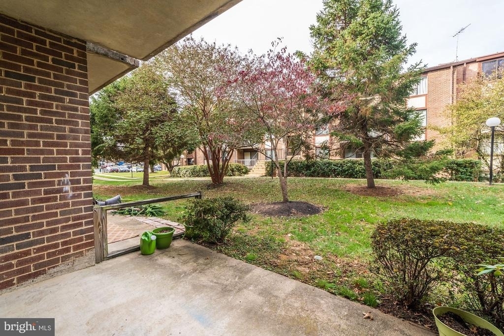 9705 Kings Crown Court - Photo 0