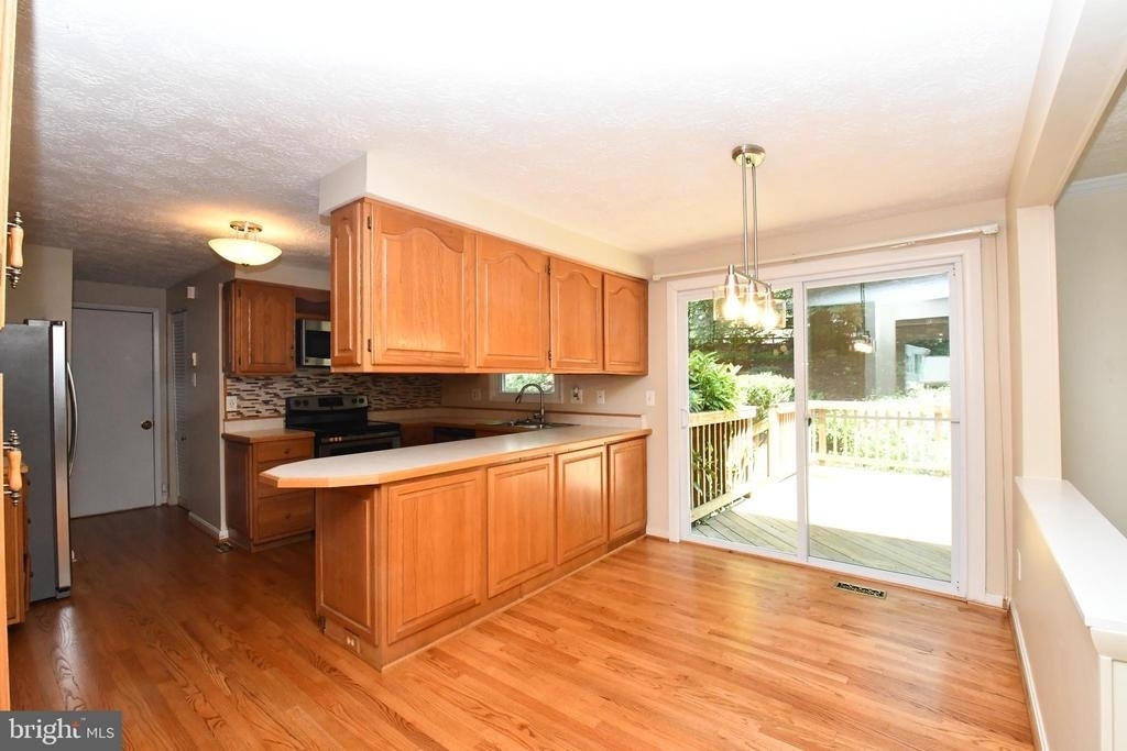 8017 Diving Cliff Lane - Photo 8