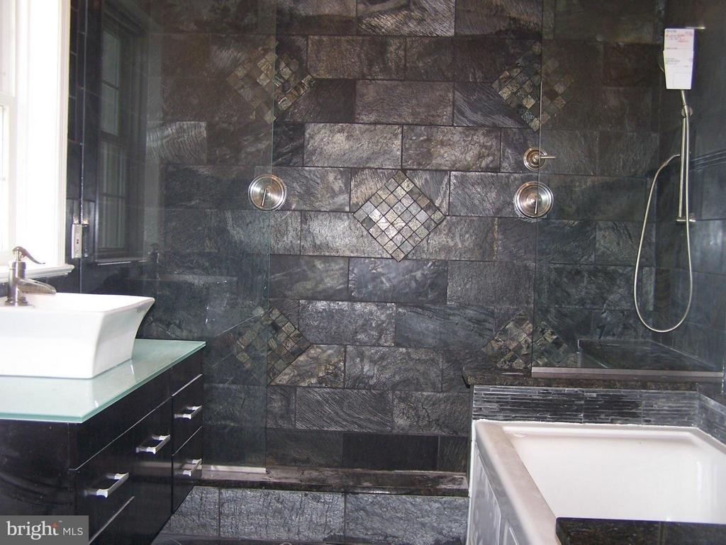 6434 Eastleigh Court - Photo 12