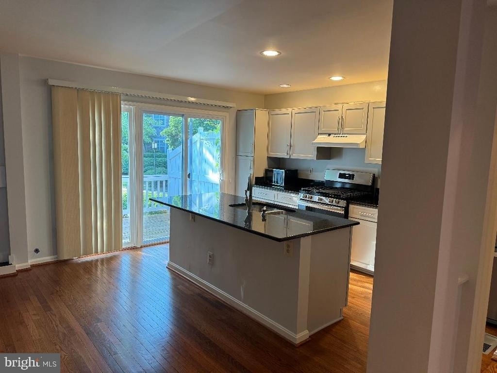 12097 Edgemere Circle - Photo 2