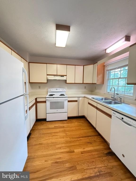 328 Tudor Drive - Photo 13