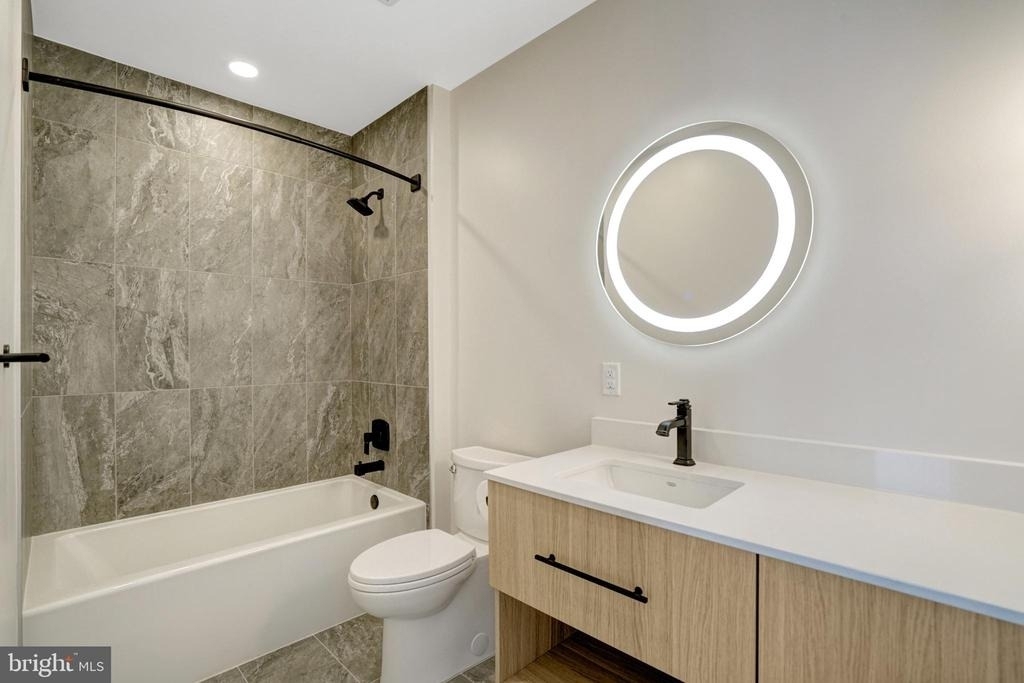 255 W Falls Station Boulevard - Photo 21