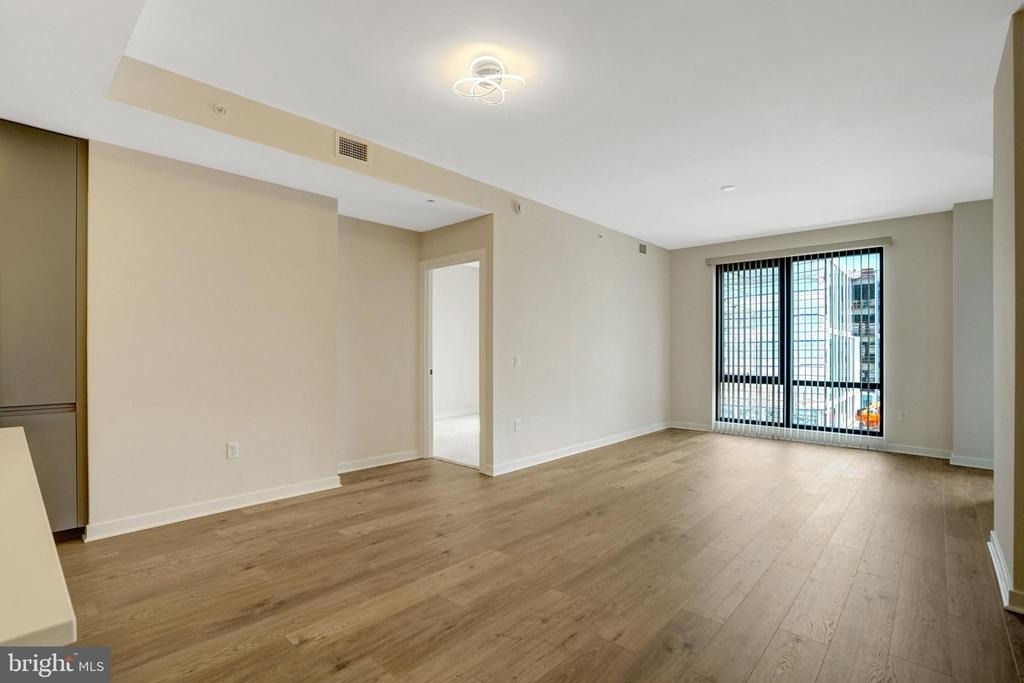 255 W Falls Station Boulevard - Photo 8