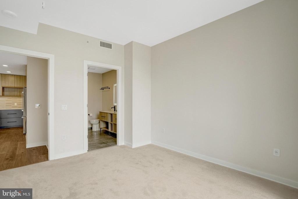 255 W Falls Station Boulevard - Photo 25