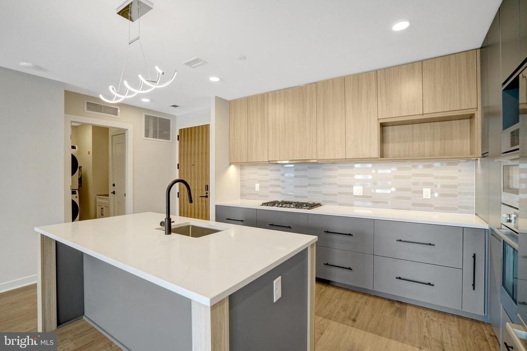 255 W Falls Station Boulevard - Photo 2