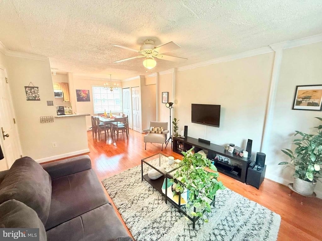 1616 W Abingdon Drive W - Photo 3