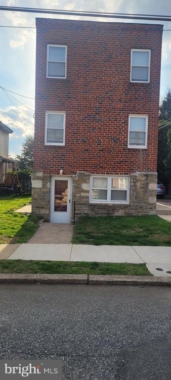 7712 Watson Street - Photo 0