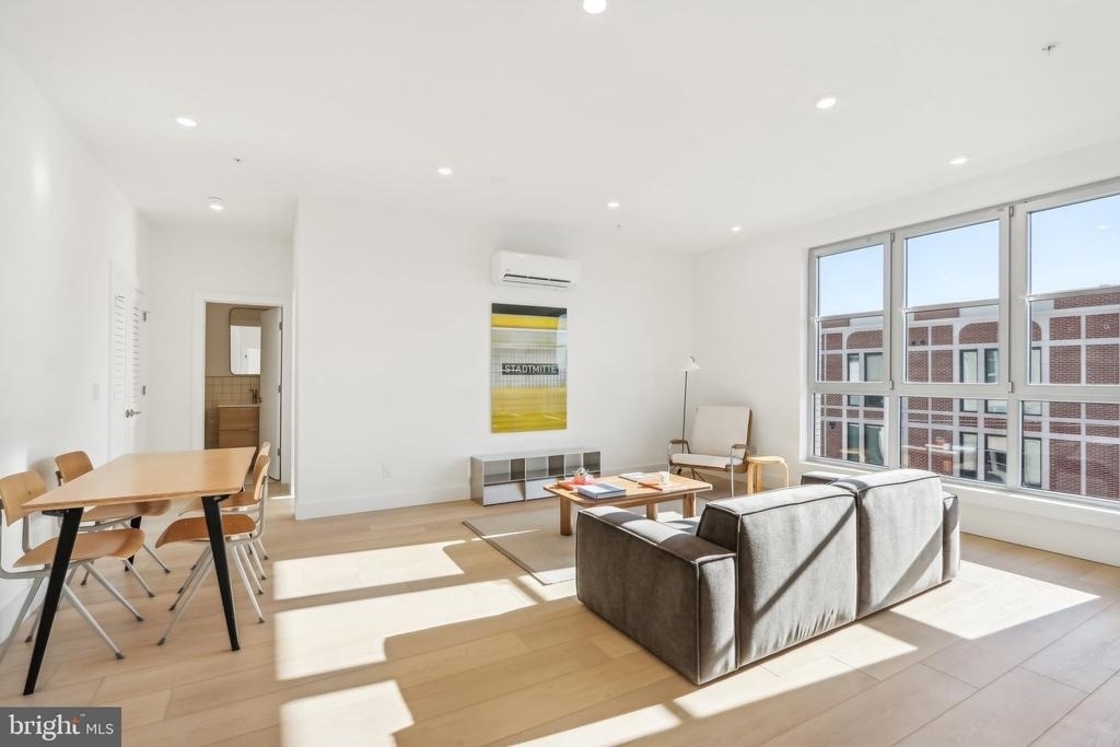 2406 Frankford Avenue - Photo 2