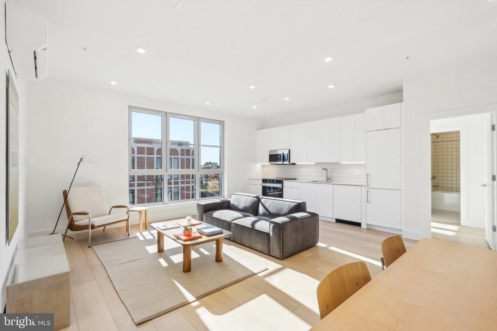 2406 Frankford Avenue - Photo 4