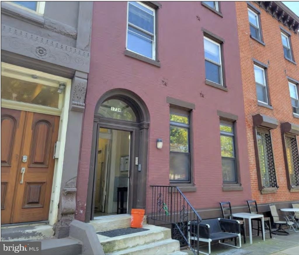 1734 W Girard Avenue - Photo 0
