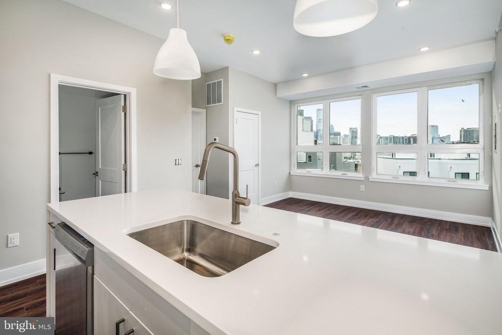 1527 Ridge Avenue - Photo 7