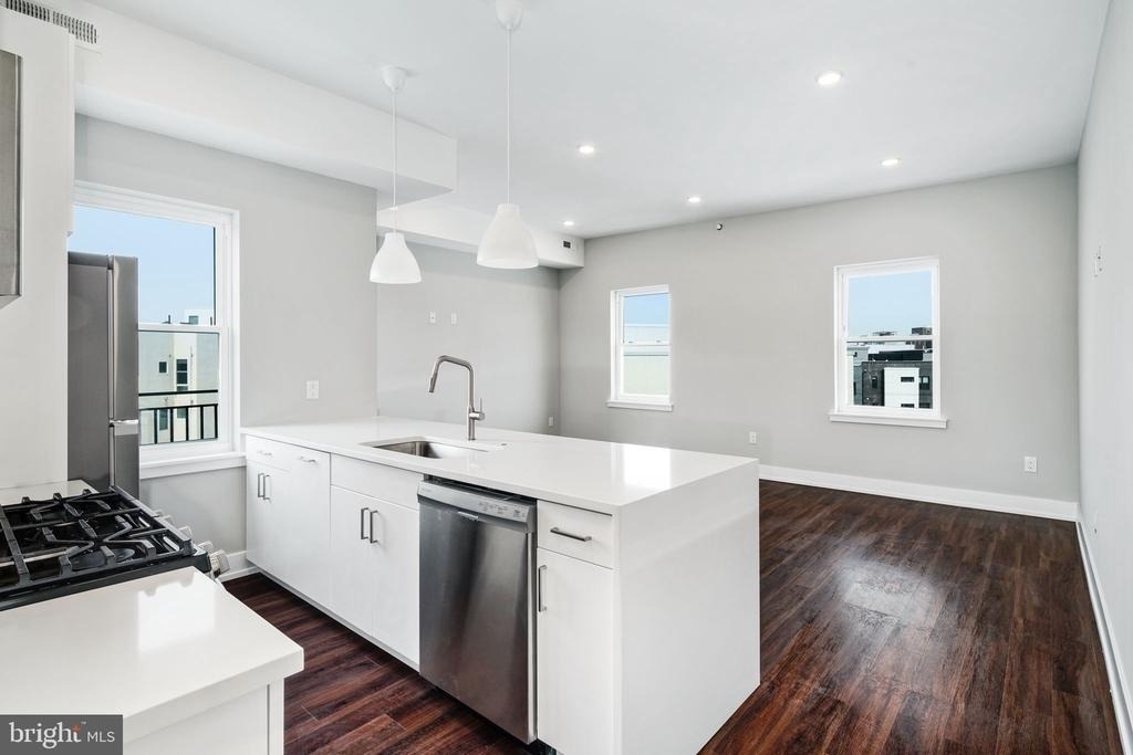 1527 Ridge Avenue - Photo 1