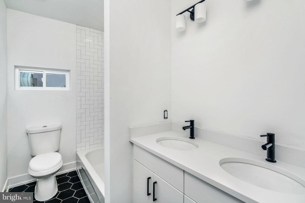1527 Ridge Avenue - Photo 23