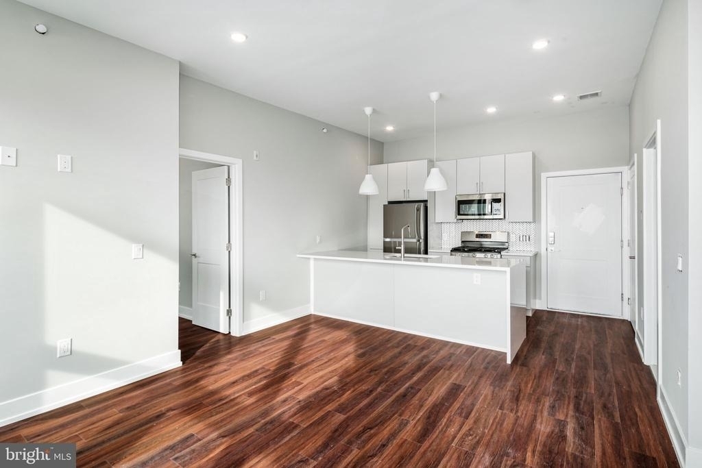 1527 Ridge Avenue - Photo 6