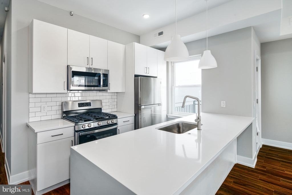 1527 Ridge Avenue - Photo 9