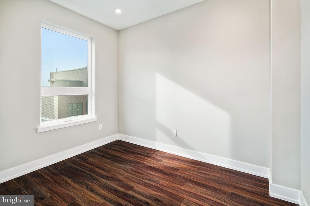 1527 Ridge Avenue - Photo 19