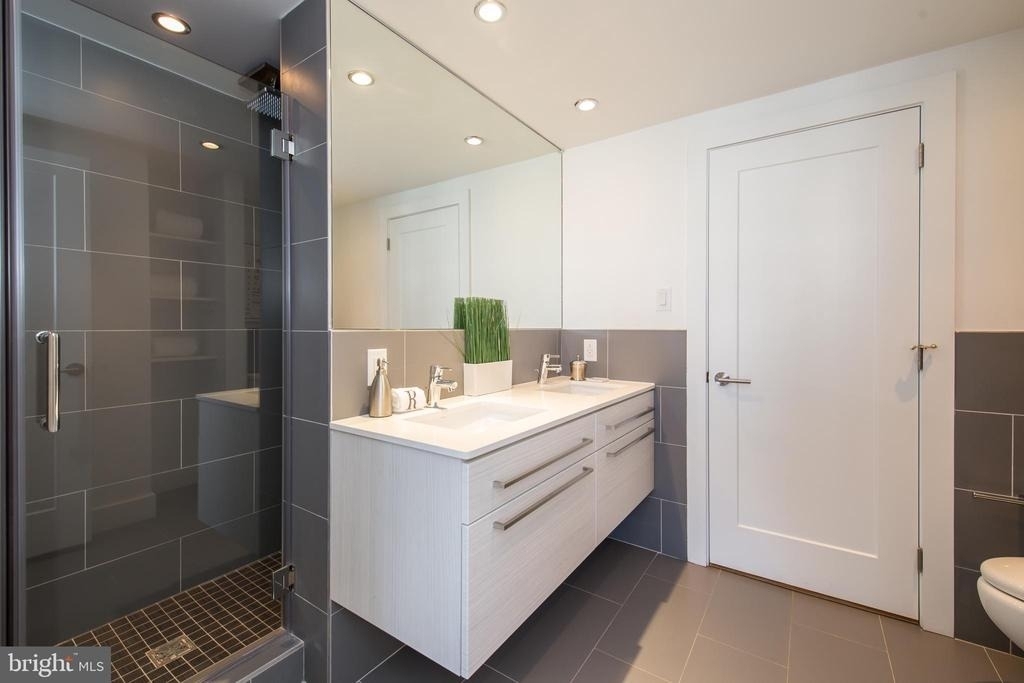 633 W Rittenhouse Street - Photo 3