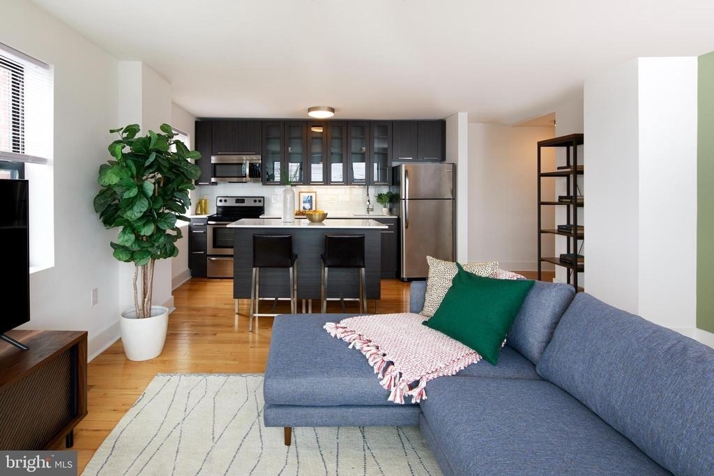 633 W Rittenhouse Street - Photo 0