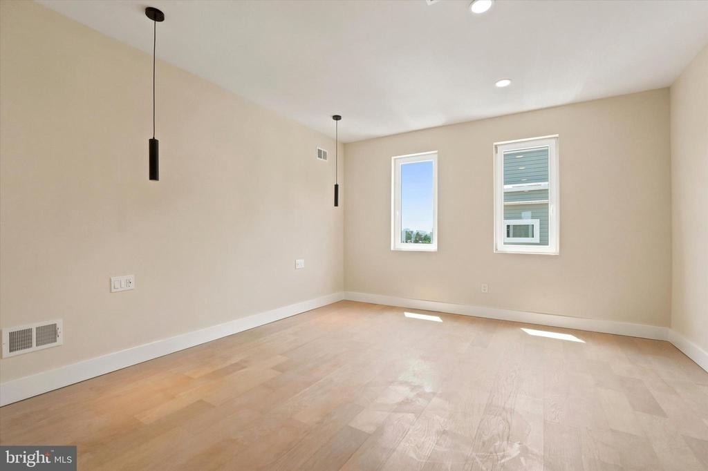 2440 E Harold Street - Photo 9