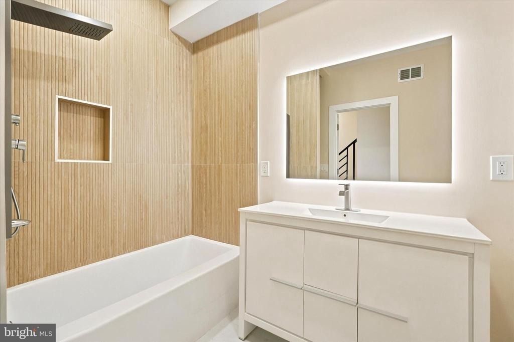 2440 E Harold Street - Photo 6
