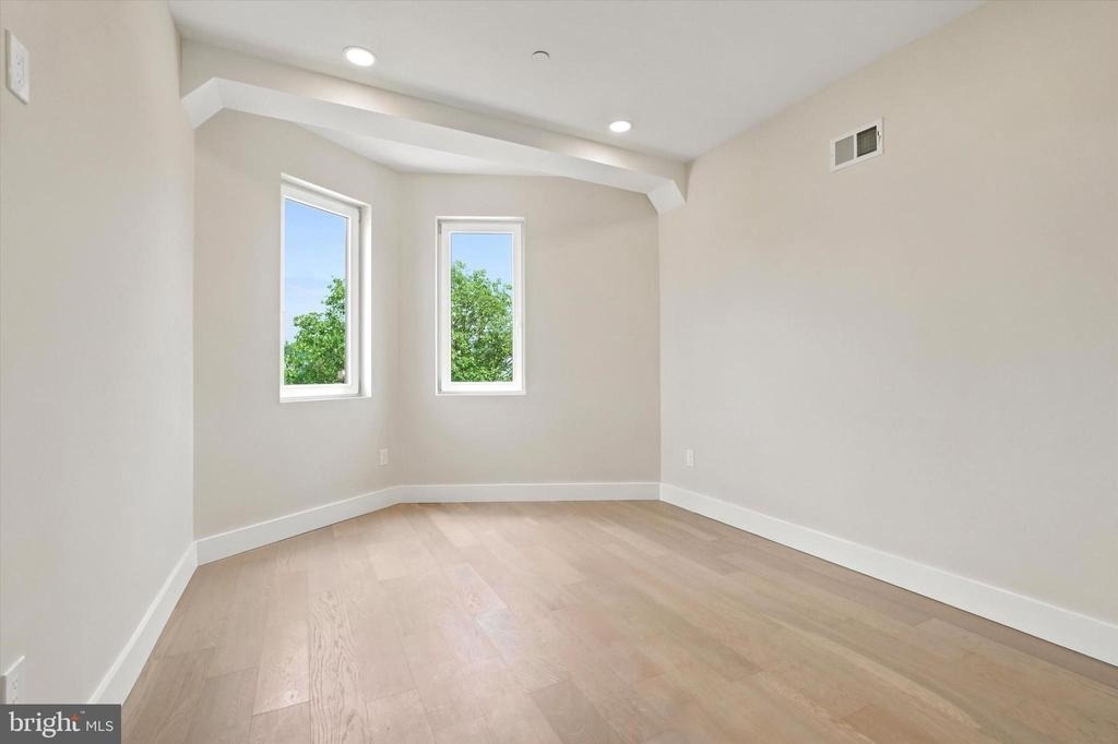 2440 E Harold Street - Photo 4