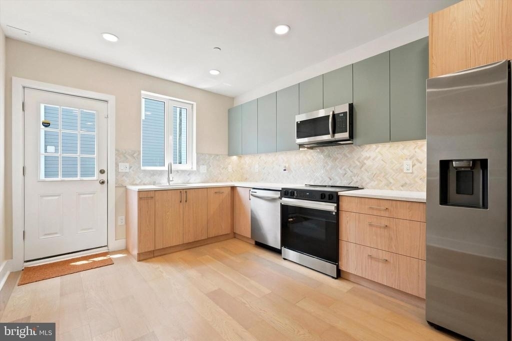 2440 E Harold Street - Photo 3