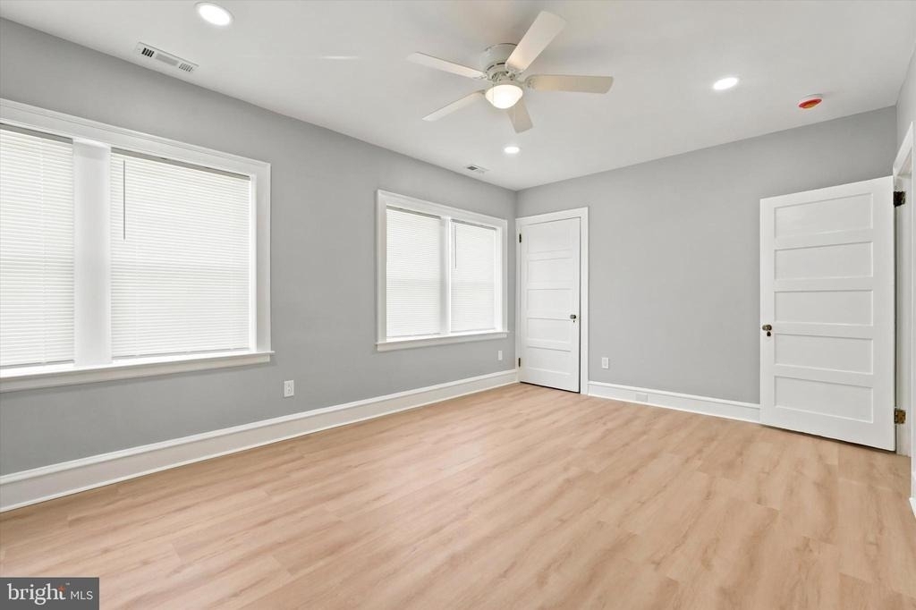 5548 Ridge Avenue - Photo 9